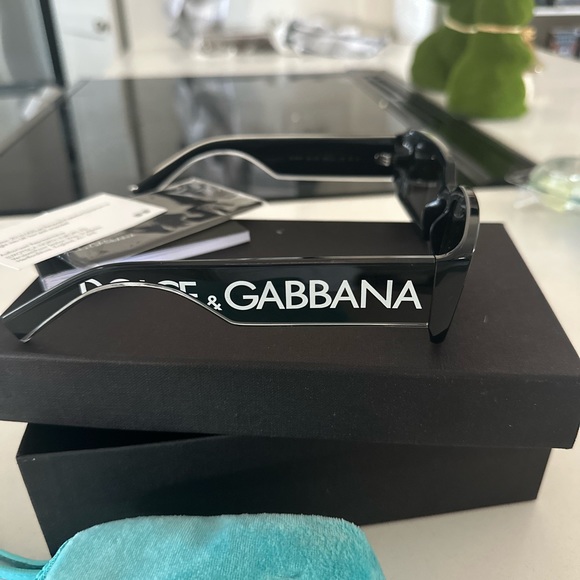 Authentic dolce and gabbana sunglasses - Picture 2 of 3